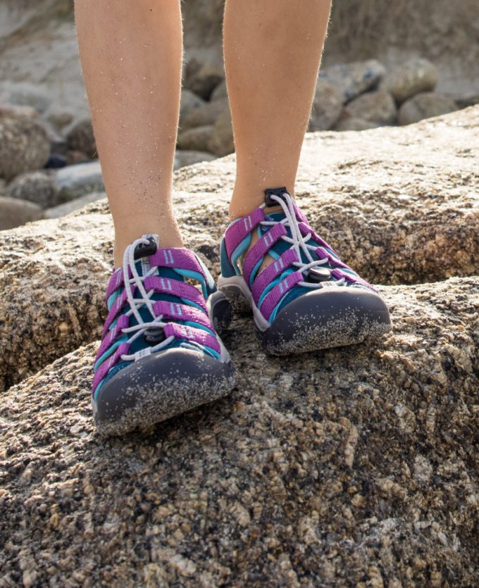 Little Kids' Newport Boundless Sandal  |  Dark Olive/Scarlet Ibis
